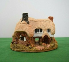 Lilliput Lane Ostlers Keep. In excellent condition with deed in original box.