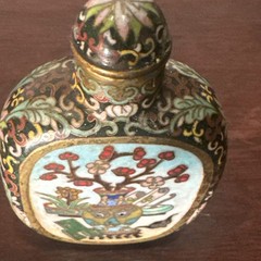 A stunning 19th Century Chinese cloisonne snuff bottle 276