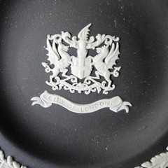 Wedgwood Black Jasperware Round Sweet Dish City Of London Crest 4″ In Box