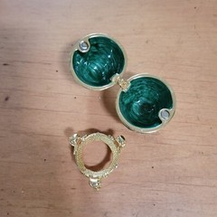 Stauer Green Enamel Rhinestone Egg & Necklace With Stand NEW IN BOX