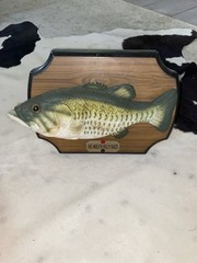 Gemmy Industries Big Mouth Billy Bass Singing Fish Wall Plaque Plastic