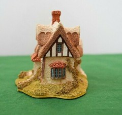 Lilliput Lane Cottages Ash Nook Mint in its original box with a deed.