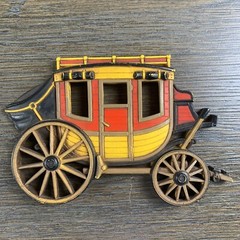 Set of 2 – 1975 HOMCO Train Engine & Stage Coach Plastic Wall Art Décor Plaque