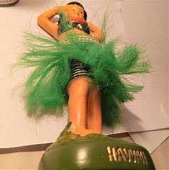 1980s HULA GIRL NODDER vtg dashboard bobblehead hawaiian spring dancer lei skirt