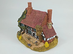 Vintage 1988 Lilliput Lane Crown Inn, Handmade in Cumbria United Kingdom.