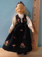 VTG Ronnaug Petterssen Norwegian Cloth 8″ Doll