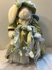 Bunnies by the Bay 1990s Quinn w/Orig Box & Tag 18″ Tall Vintage Rare Excellent!