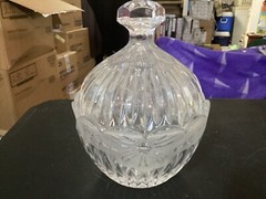 Vintage Unbranded Crystal Clear Glass Covered Dish w/Frosted Flower Edge
