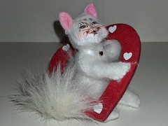 Annalee 3 in “Kitty Love” White Cat Felt Heart Artist Doll Valentine’s Day New