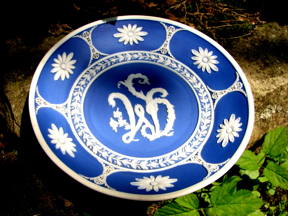 WEDGWOOD RARE 1790 DARK BLUE JASPER DISH MONOGRAM (WS) IN FLOWERS SARAH WEDGWOOD