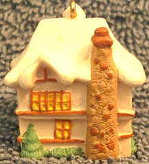 1990 HALLMARK KEEPSAKE MINIATURE ORNAMENT – OLD ENGLISH VILLAGE – SCHOOL IN BOX