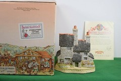 David Winter Stonecutter’s Cottage In excellent condition with a COA.