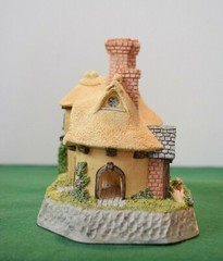 David Winter Premiere Spring Hollow Mint in original box with a COA.