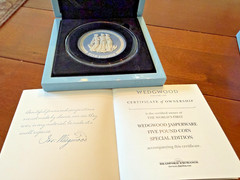 2018 Wedgwood Blue Jasperware 5 Pound Coin The Three Graces Ltd Ed 449 COA Box