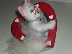 Annalee 3 in “Kitty Love” White Cat Felt Heart Artist Doll Valentine’s Day New