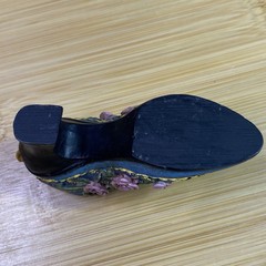 Unbranded~Tiny Molded Resin Painted Embossed Antique Mini Shoe-Roses-Victorian