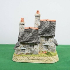David Winter Stonecutter’s Cottage In excellent condition with a COA.