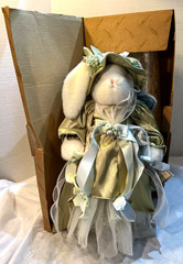 Bunnies by the Bay 1990s Quinn w/Orig Box & Tag 18″ Tall Vintage Rare Excellent!
