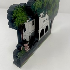 Shelia’s Collectibles 2000 “Two Meeting Street Inn” Charleston SC Wood Building