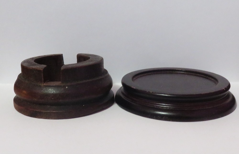 2 SMALL VASE OR FIGURINE WOOD DISPLAY STANDS
