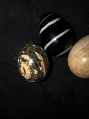 Spears like eggs made of Jasper￼