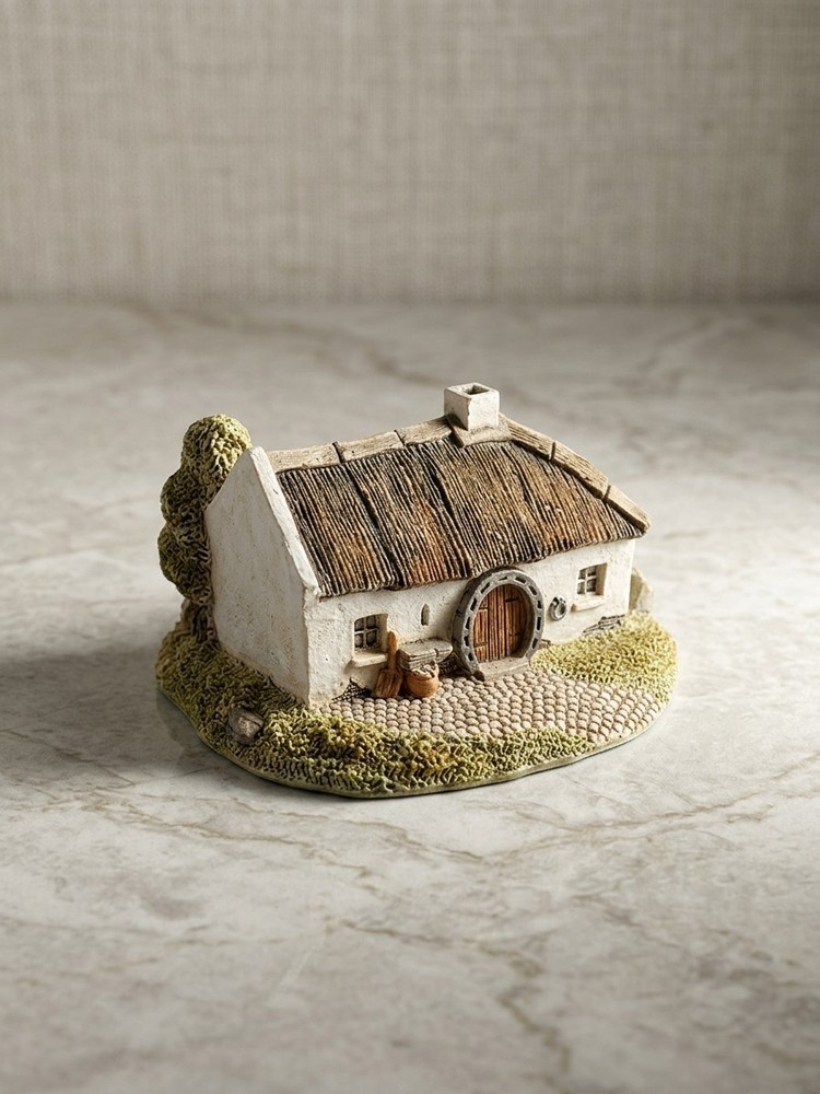 Blacksmiths Cottage – The Irish Heritage Collection – Excellent Condition