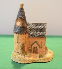 David Winter Cottages The Chapel, In excellent condition, not in original box.