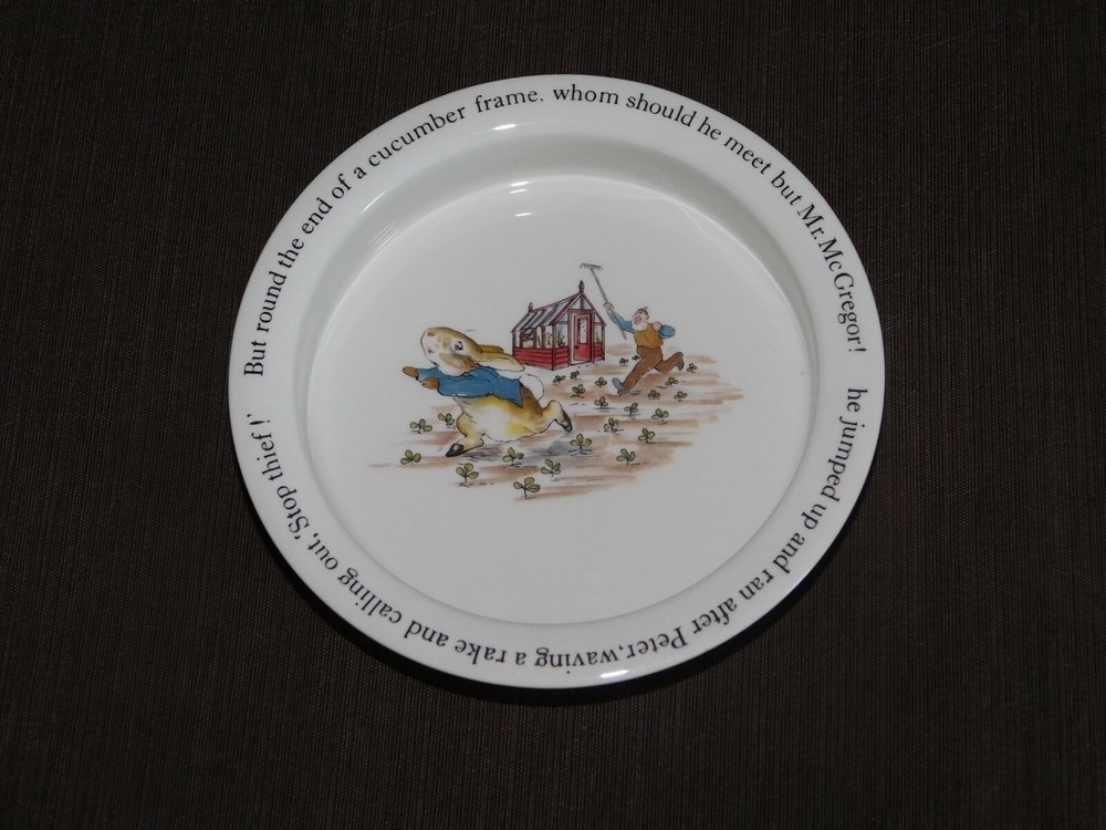 VINTAGE KITCHEN 6 1/2″ ACROSS WEDGWOOD ENGLAND PETER RABBIT CERAMIC BOWL