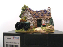 Lilliput Lane Bonnie Scotland L2549 Mint in box with a deed.