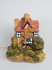 Lilliput Lane Beacon Heights. In excellent condition, original box with deed.