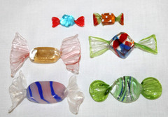6 Glass Wrapped Candy Pieces Murano Style With Clear Glass Unbranded Bowl-WRC