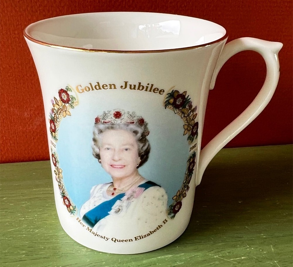 Vintage Queen Elizabeth II Golden Jubilee 1952-2002 United Kingdom ENGLAND Cup