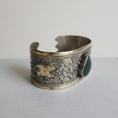 Vintage Tribal Cuff Bracelet | Mixed-Silver 800–900 Content | Malachite Cabochon