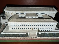 Danbury Mint The U.S. Supreme Court Deluxe Sculpture Washington D.C. Wood Base