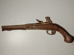 Pair of Vintage Sexton Flintlock Pistols Metal Wall Art Decor