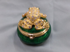Gold Tone Frog On A Round Trinket Box With Green Rhinestone Eyes ~ Unbranded