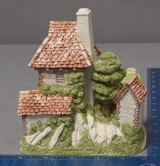 David Winter Tollkeeper’s Cottage collectible cottage sculpture PAINT WORN