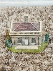 Lilliput Lane English Country Estates “The Banqueting House” 1994 – Mint in box.