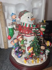 Danbury Mint Lighted The Peanuts Christmas Snowman Charlie Brown Snoopy