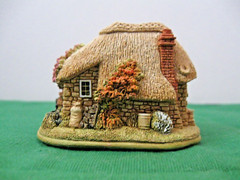 Lilliput Lane Collectibles Where Sparks Fly. Mint in its box with deed. L2631