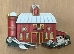 Vintage 1975 HOMCO Plastic WALL PLAQUES RED BARN AND FARM HOUSE Kitchen Wall Art