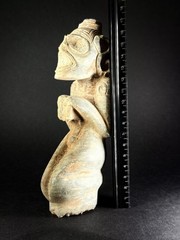 RARE ANCIENT PRE COLUMBIAN STONE CARVED TAINO BEHIQUE CROUCHED POSITION C 900AD
