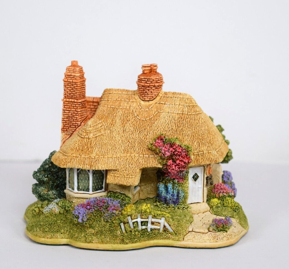 Lilliput Lane Dun Romin L2910. Mint in its original box with a deed.