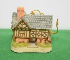 David Winter The Grange Ornament. In excellent condition and in original box.