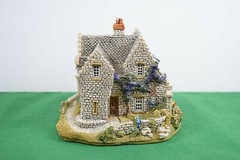 Lilliput Lane Kinlochness. In its original box with a deed.