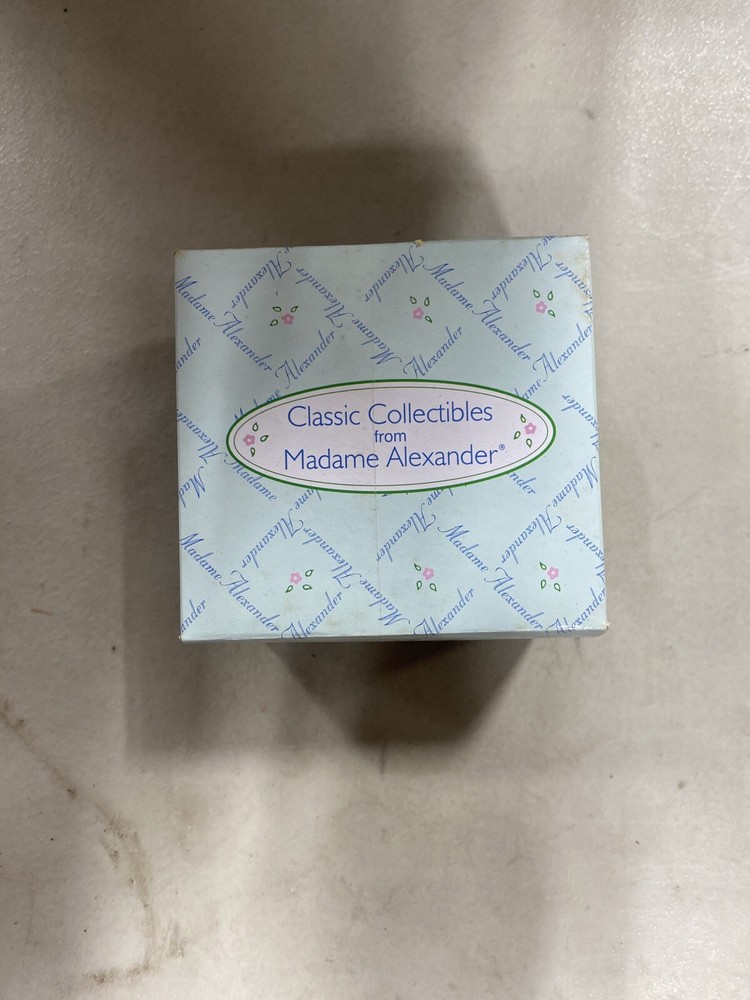 Madame Alexander Classic Collectibles – Pretty Bow Box, NIB J24