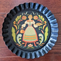 Set of 6 Tole Ware Metal Crimped Plates PA Dutch Tole Twins Yorkcraft, Inc. 8″