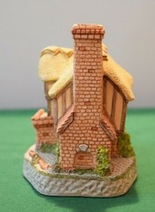 David Winter Cottages Whileaway Cottage. In excellent condition with COA
