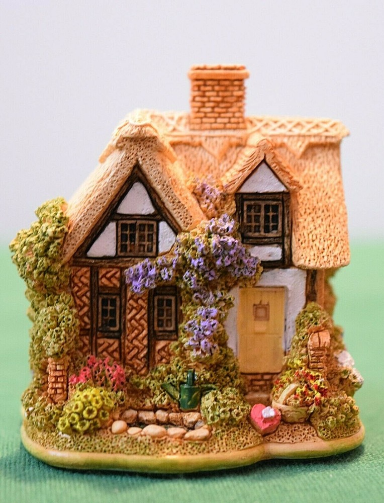 Lilliput Lane Mother’s Cottage. In mint condition.