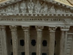 Danbury Mint The U.S. Supreme Court Deluxe Sculpture Washington D.C. Wood Base